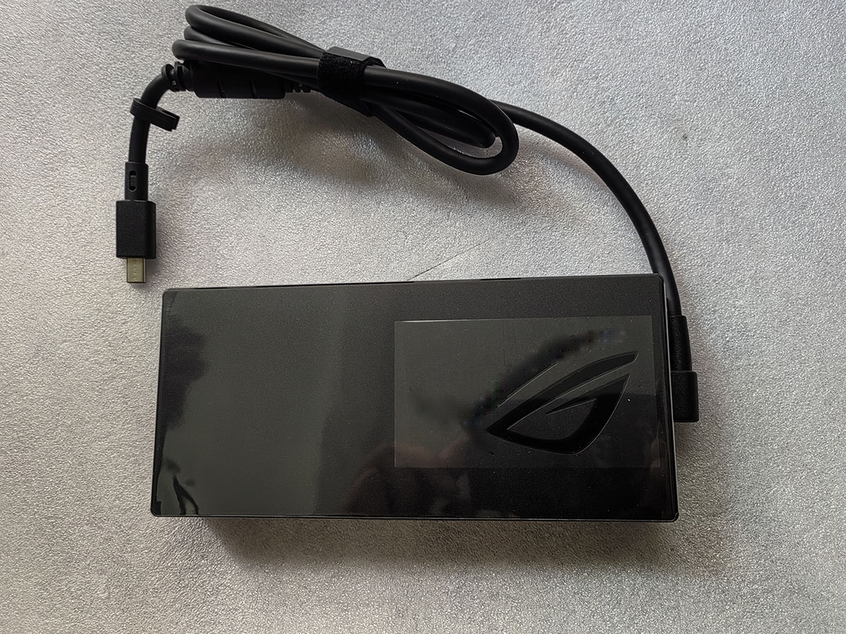 NEW 20V 19A Rectangle Conn 380 - огляд і ціна Pc Gaming Asus Rog