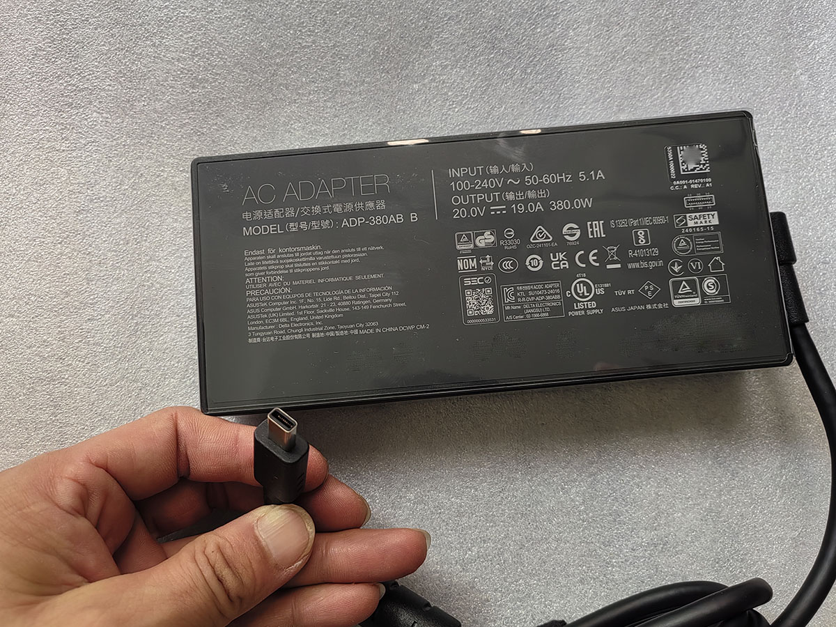 NEW 20V 19A Rectangle Conn 380 - огляд і ціна Pc Gaming Asus Rog