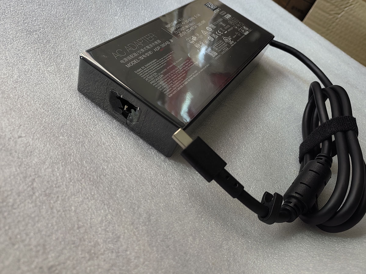 NEW 20V 19A Rectangle Conn 380 - огляд і ціна Pc Gaming Asus Rog